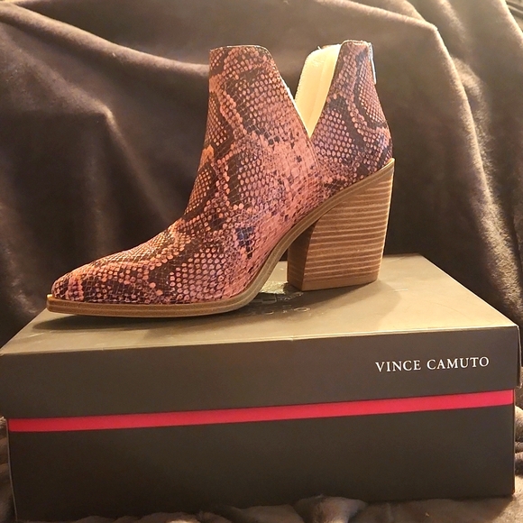 Vince Camuto Gigietta Bootie, Rosewood New Snake, Sz 11 - Picture 4 of 4